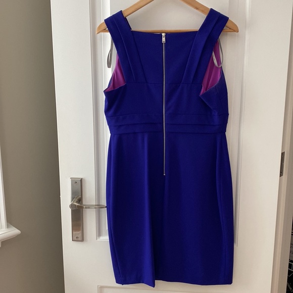 Bold Colour Block Dress in Plum - Picture 4 of 8